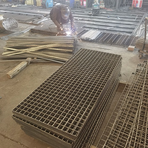 平台钢格板：保障大型工程承载需求的坚实之选