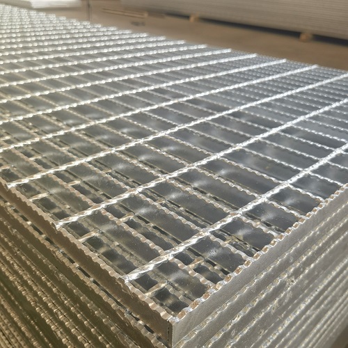 钢格板在平台中的应用与耐用性优势