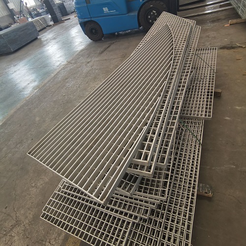 定制钢格板 vs 标准尺寸？哪种更划算？