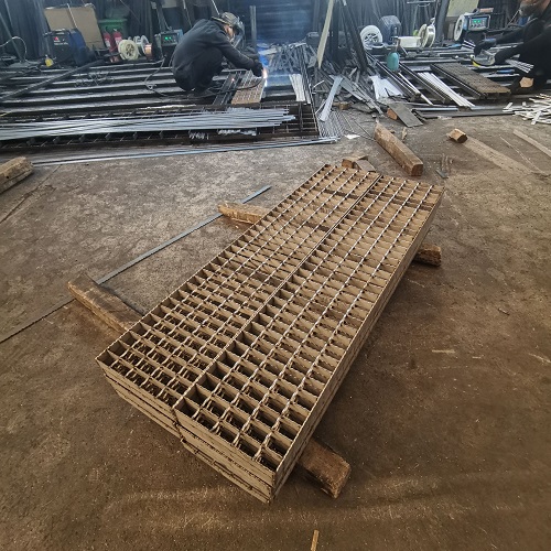 钢结构平台钢格栅：轻量化与高强度的搭配方案